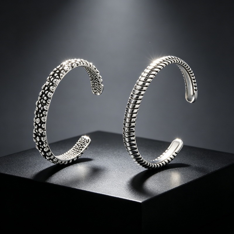 Individualized Fishtailpatterned Textured Cshaped Bracelet Niche Crescent Moon Design