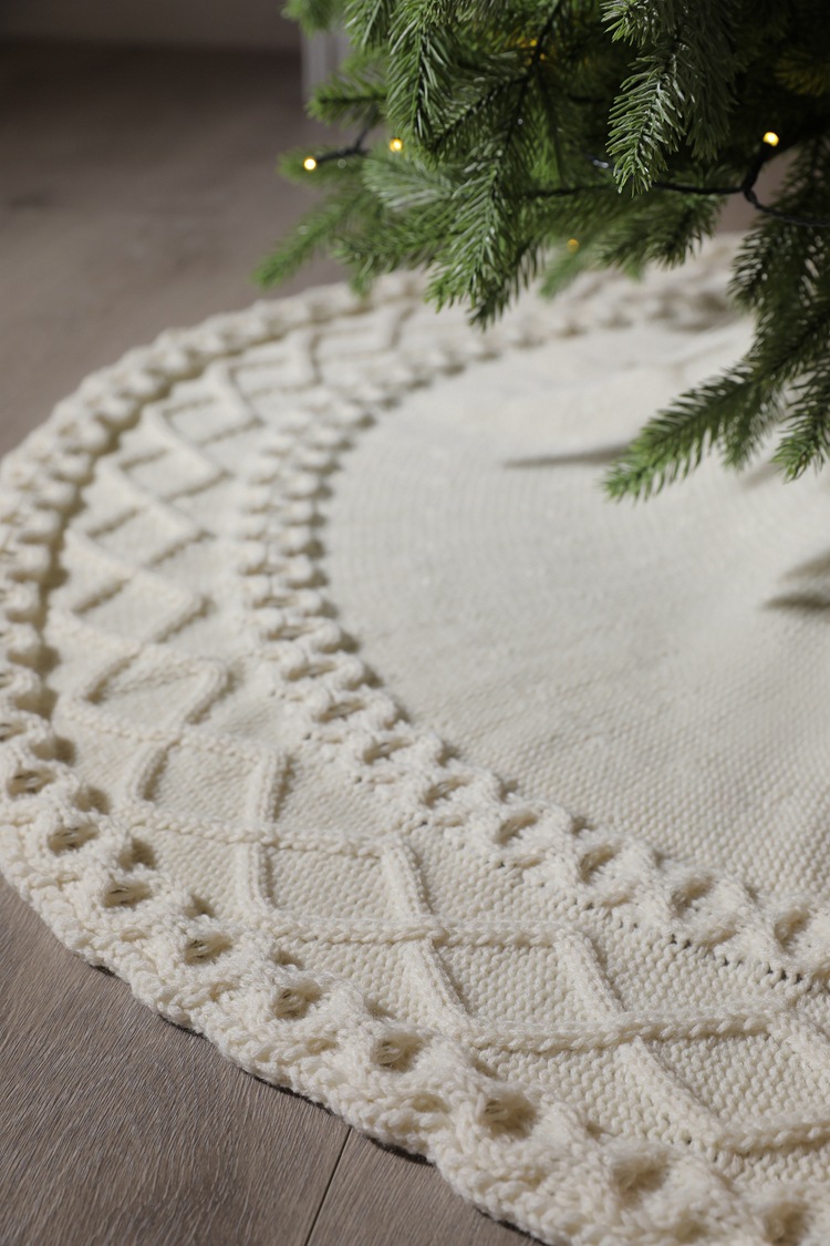 Title 12, Household Fashionable Knitted Diamond Tree Skirt