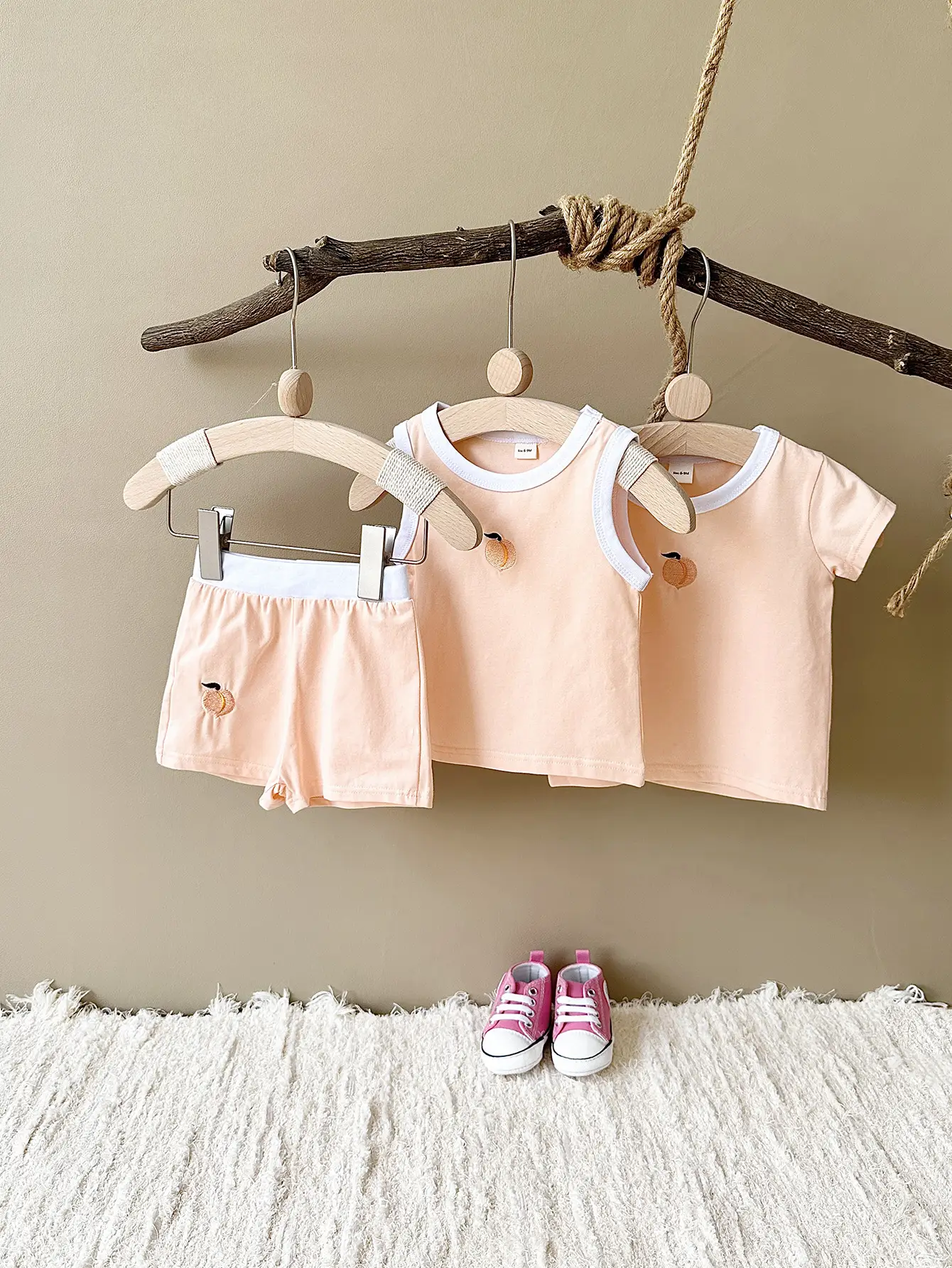 Peach Embroidery Casual Vest Short-sleeved Shorts Three-piece Set