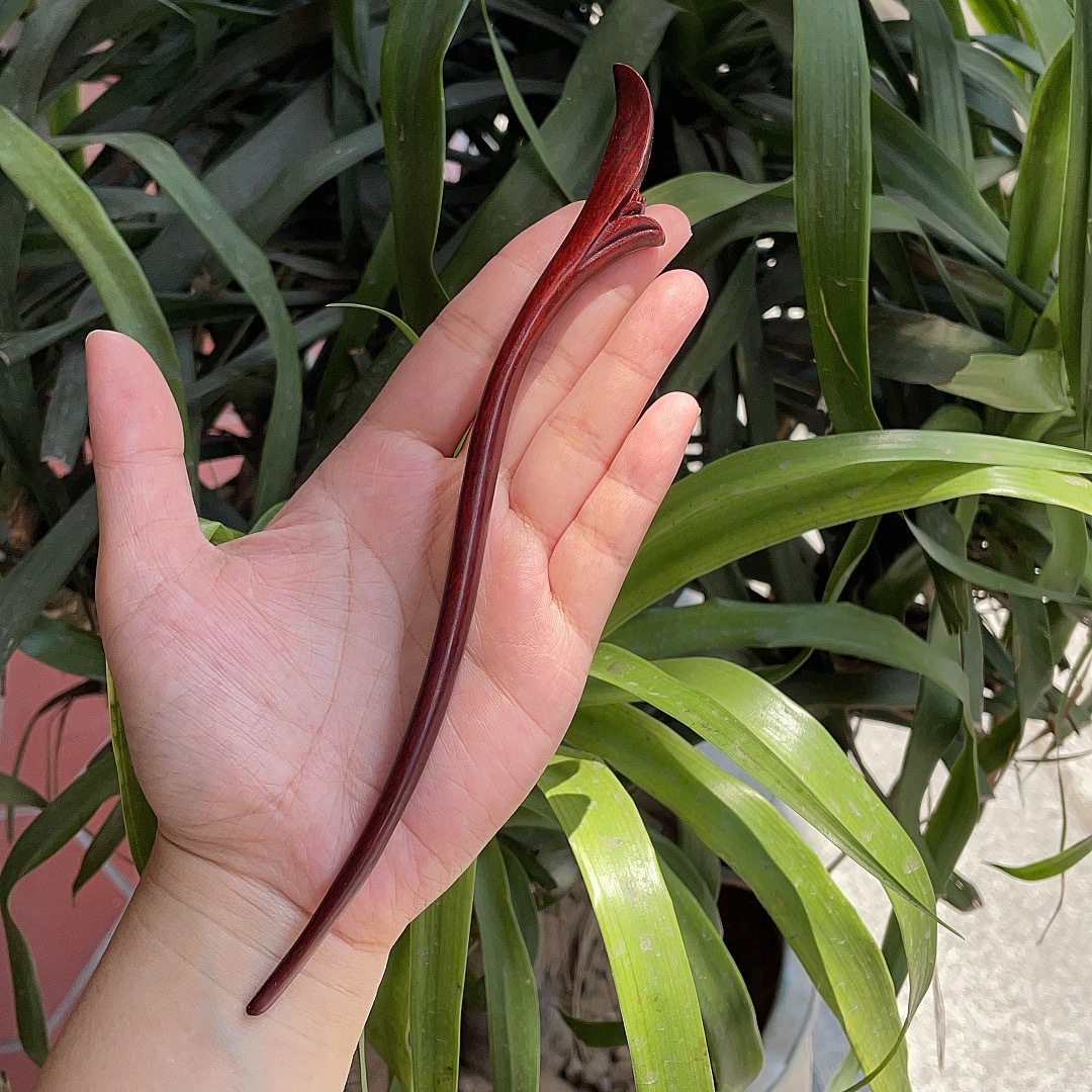 Ebony Antique Carved Hairpin 39