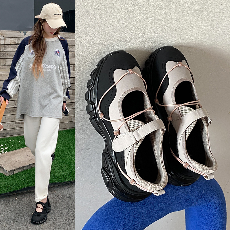 Chunky-soled Youthfully Cute Mary Jane Platforms Pumps — sole detail 11