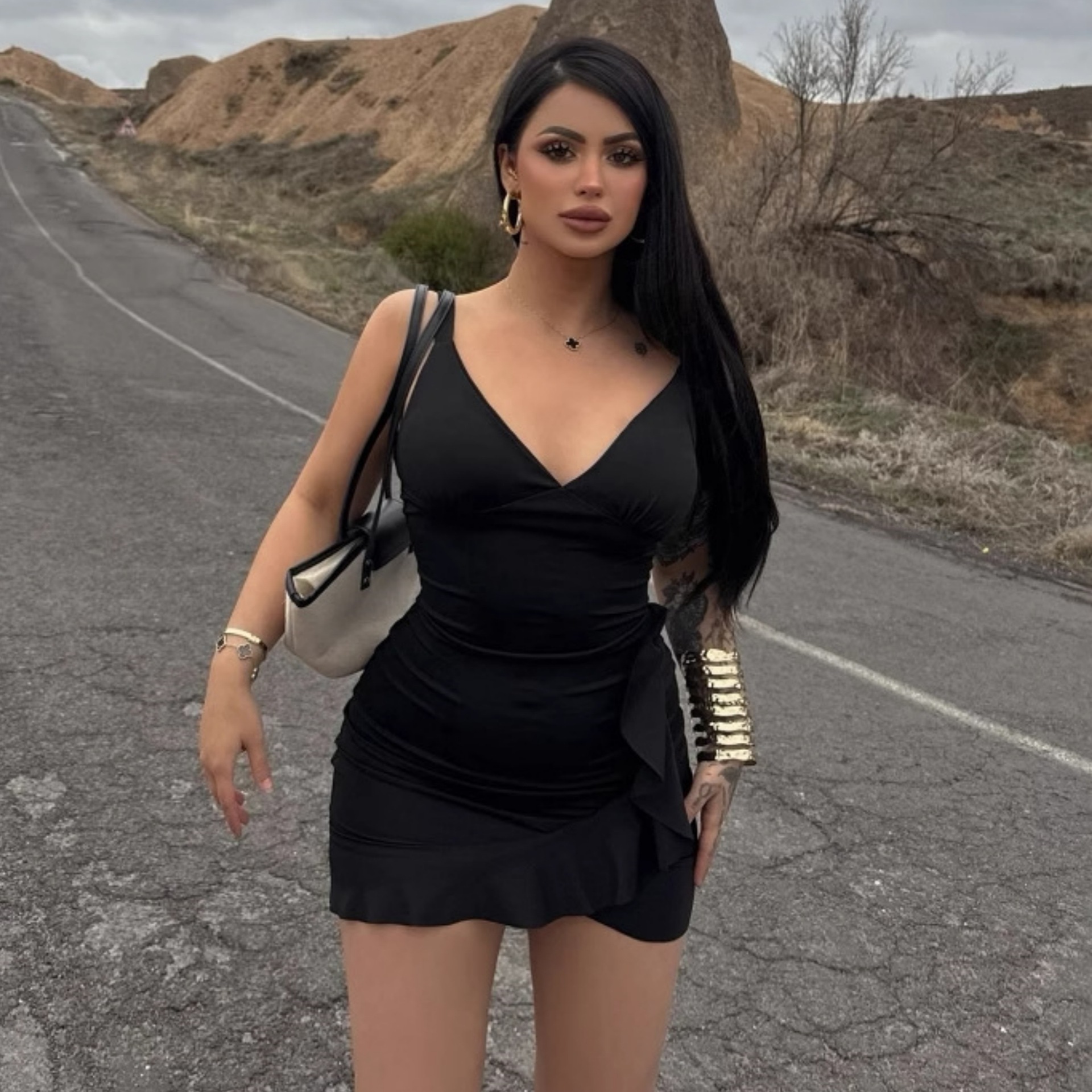 Hip-wrapped Pleated Deep Ruffled Dress