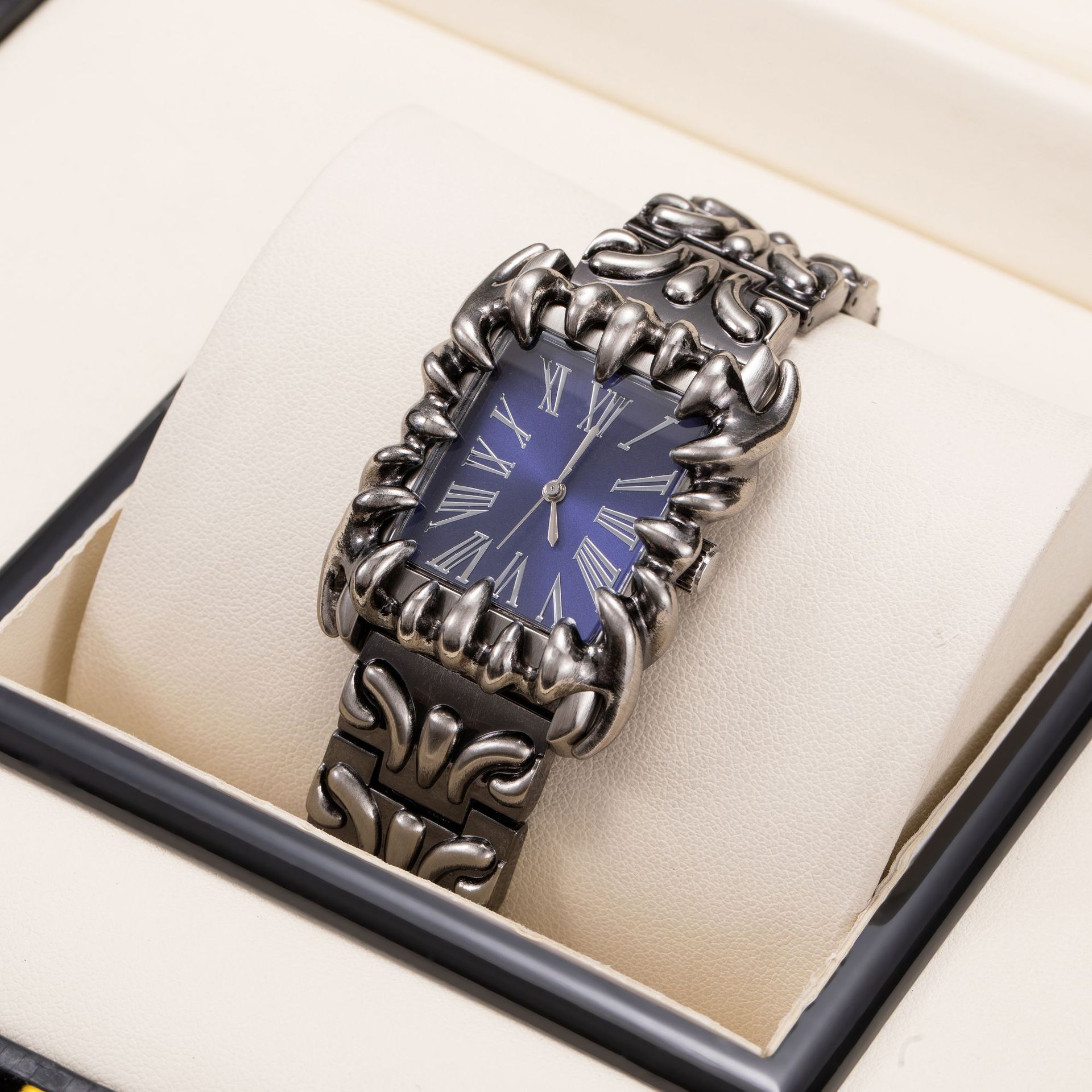 European And American Style Retro Personalized Embossed Irregular Shaped Pointed Claw Mens Watch 7