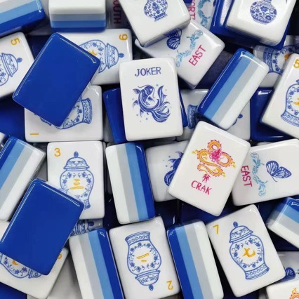 No 32 Blue and White Porcelain American Mahjong Set  Four Layer Acrylic Travel Friendly And Portable