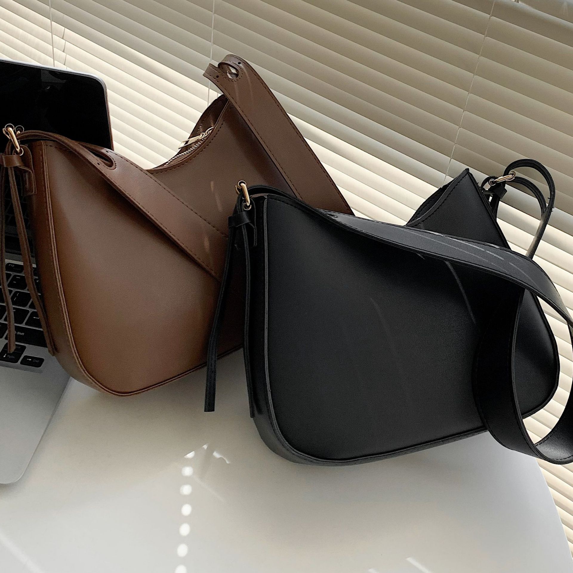 Geantă de umăr și crossbody minimalistă de nișă pentru femei