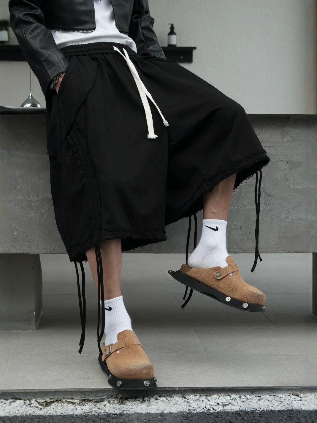 Heavy-weight Washed Loopback Casual Work Shorts With Raw Edges And Loose Wide Legs