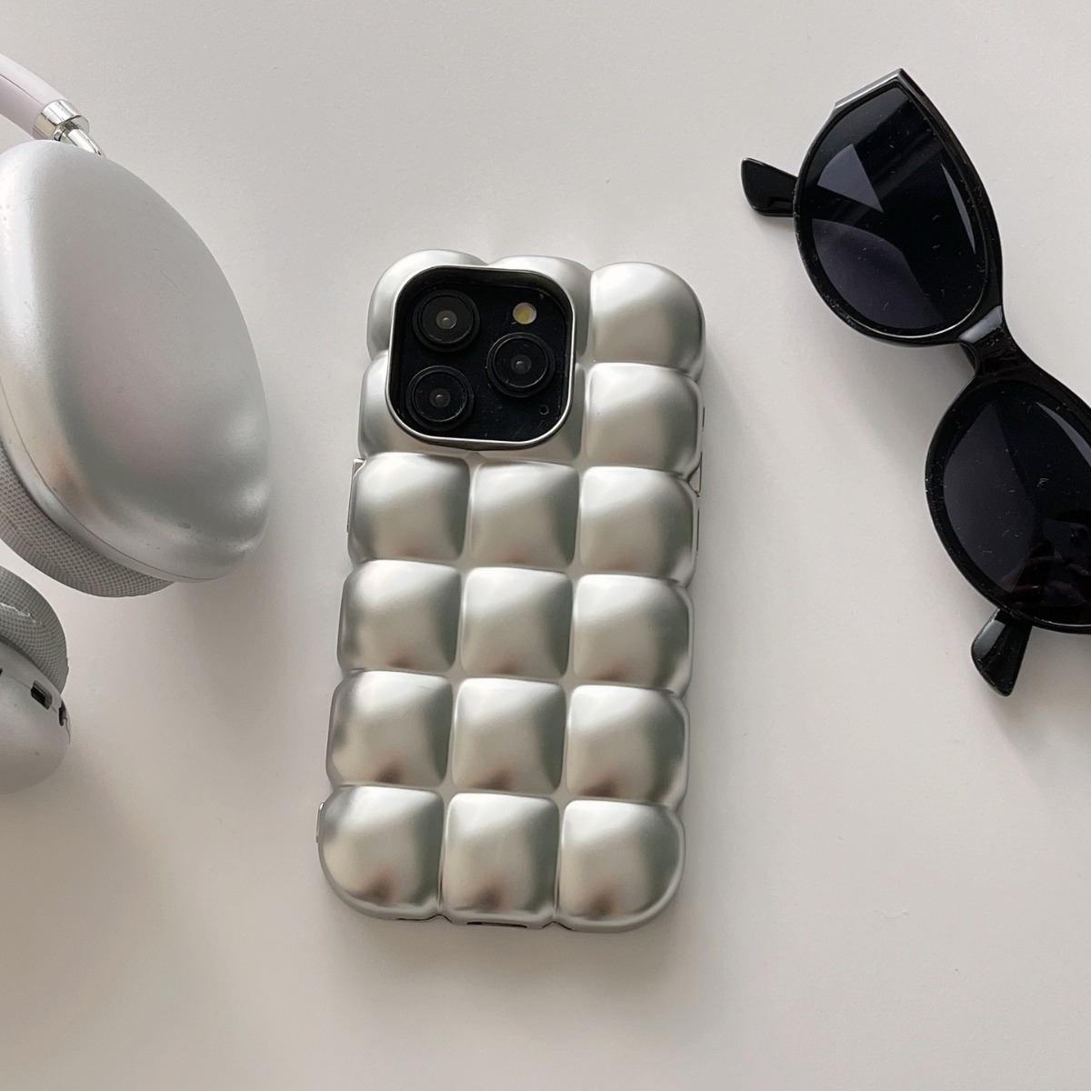 Electroplating Egg Waffle Matte Sliver Phone Case - Image 3