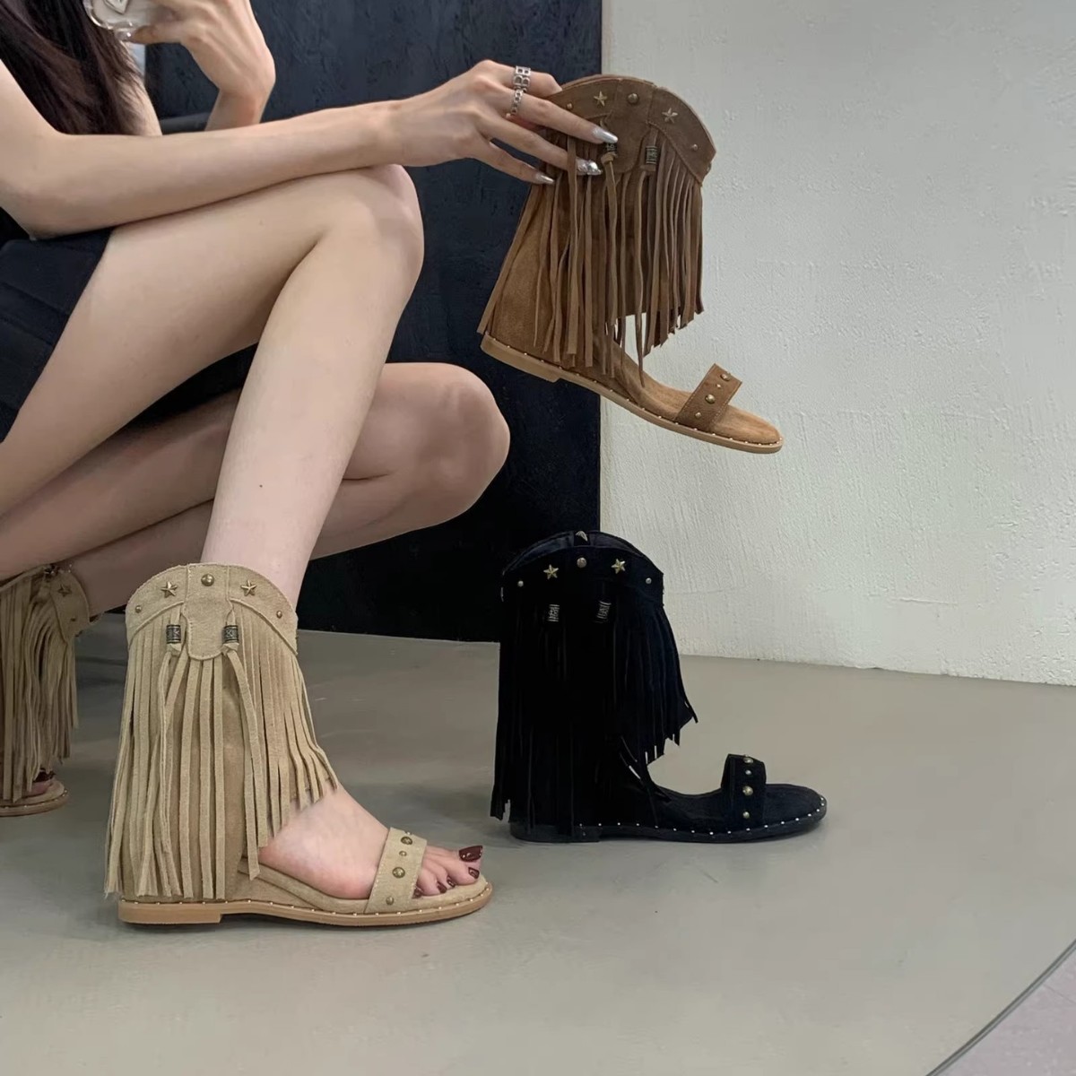 Designer-Style Tassel-Studded Roman Sandals For Women