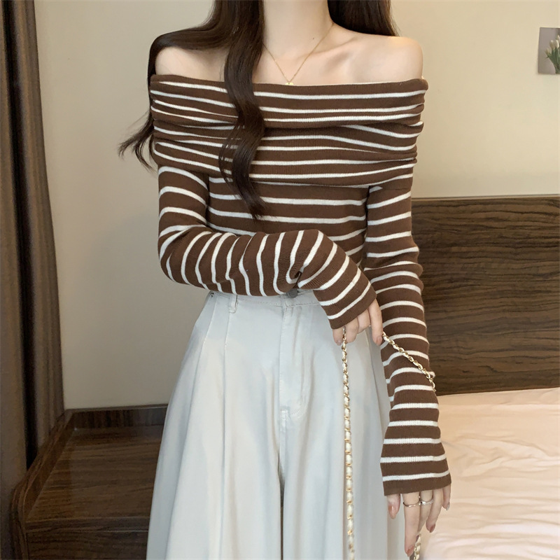 Title 11, Autumn New Off-shoulder Striped Sweater