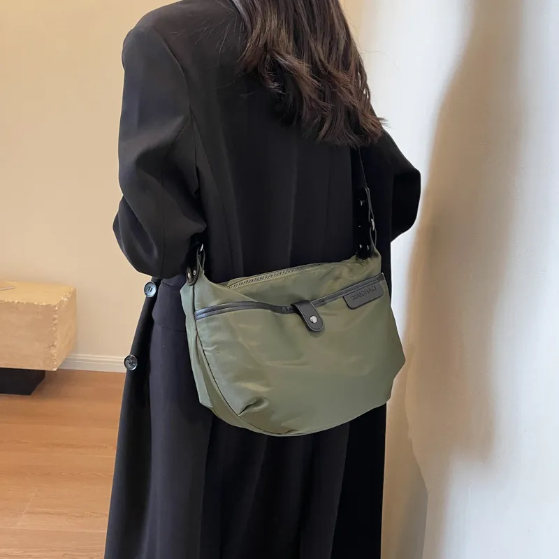 Special-interest Design Broadband Shoulder Messenger Bag High Sense - Green
