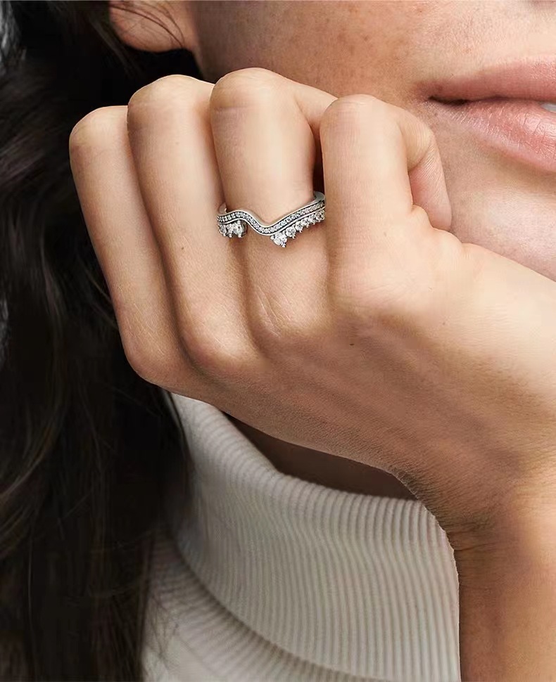 Women's White Copper Heart-shaped Fashion Diamond-studded Ring