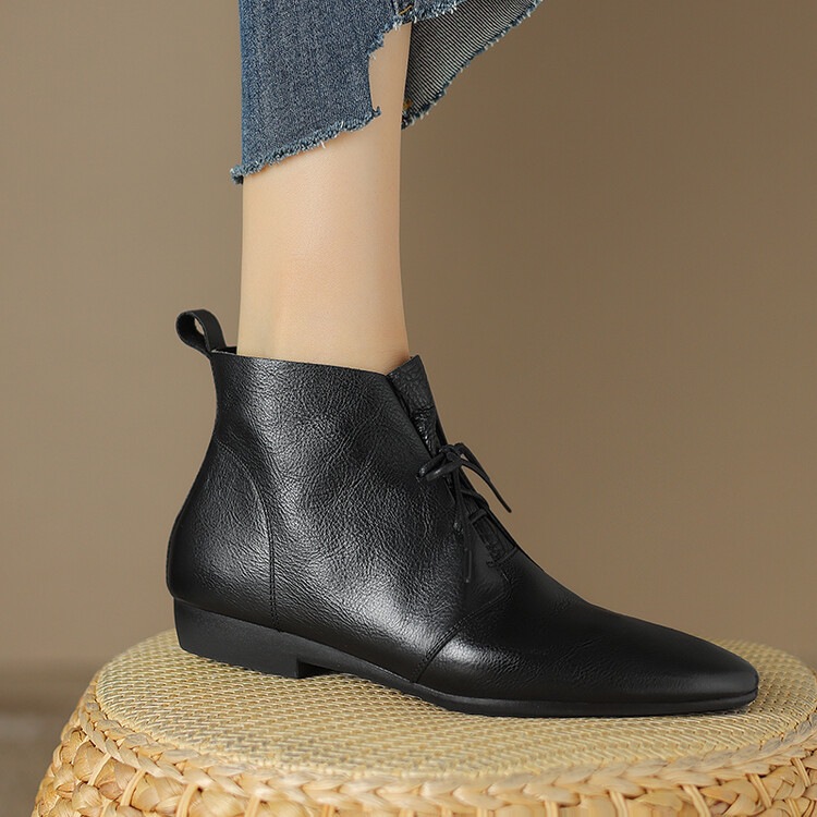 Versatile Casual Ankle Boots With A Round Toe And Flat Sole In A Vintage Style