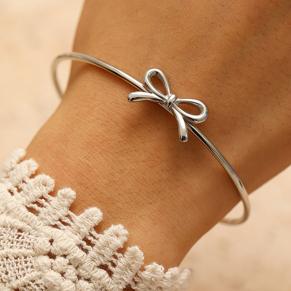 Korean-style Delicate Luxury Bow Bracelet For Women