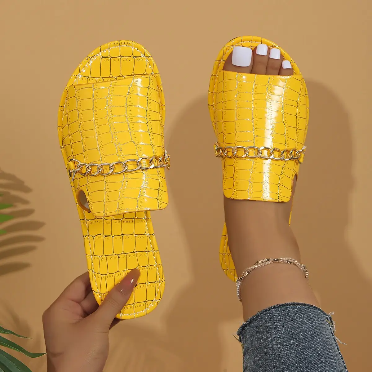 Plus Size Outer Wear Chain Stylish Beach Flat Slippers