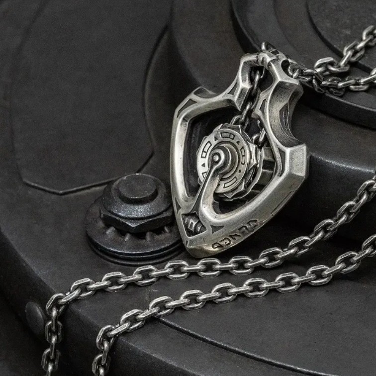 Ouni Machinery Rotating Gear Shuttle Pendant Necklace