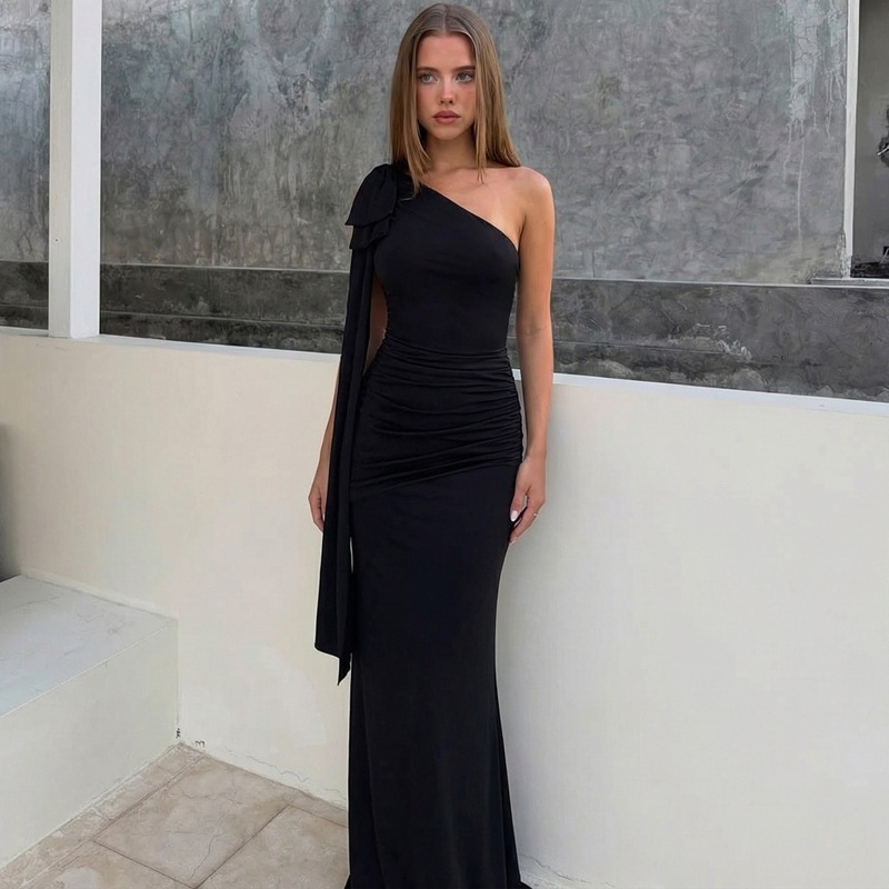 Single-shoulder Pleated Slim-fit Solid-color Dress