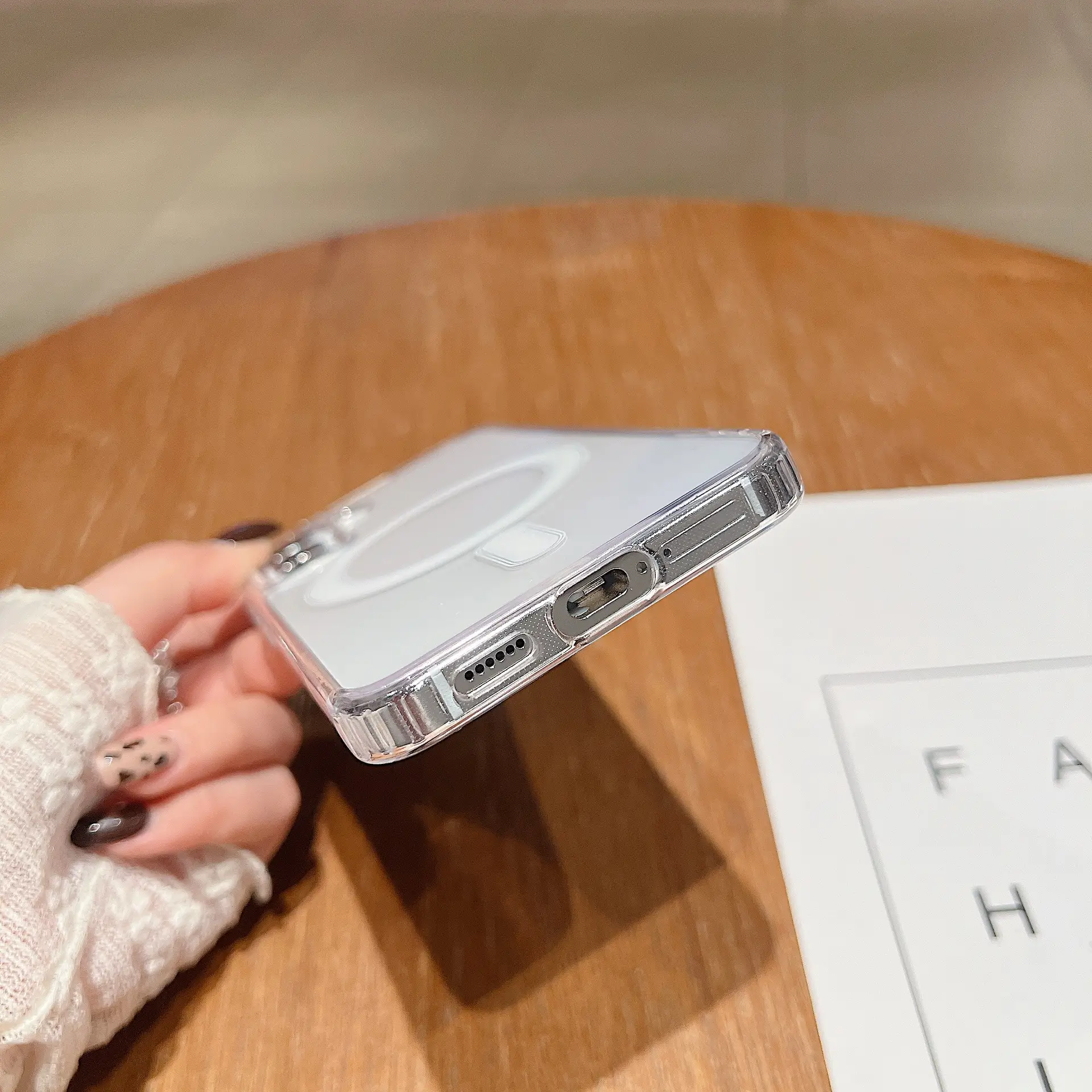 Simple Magnetic Drop-resistant Transparent Phone Case