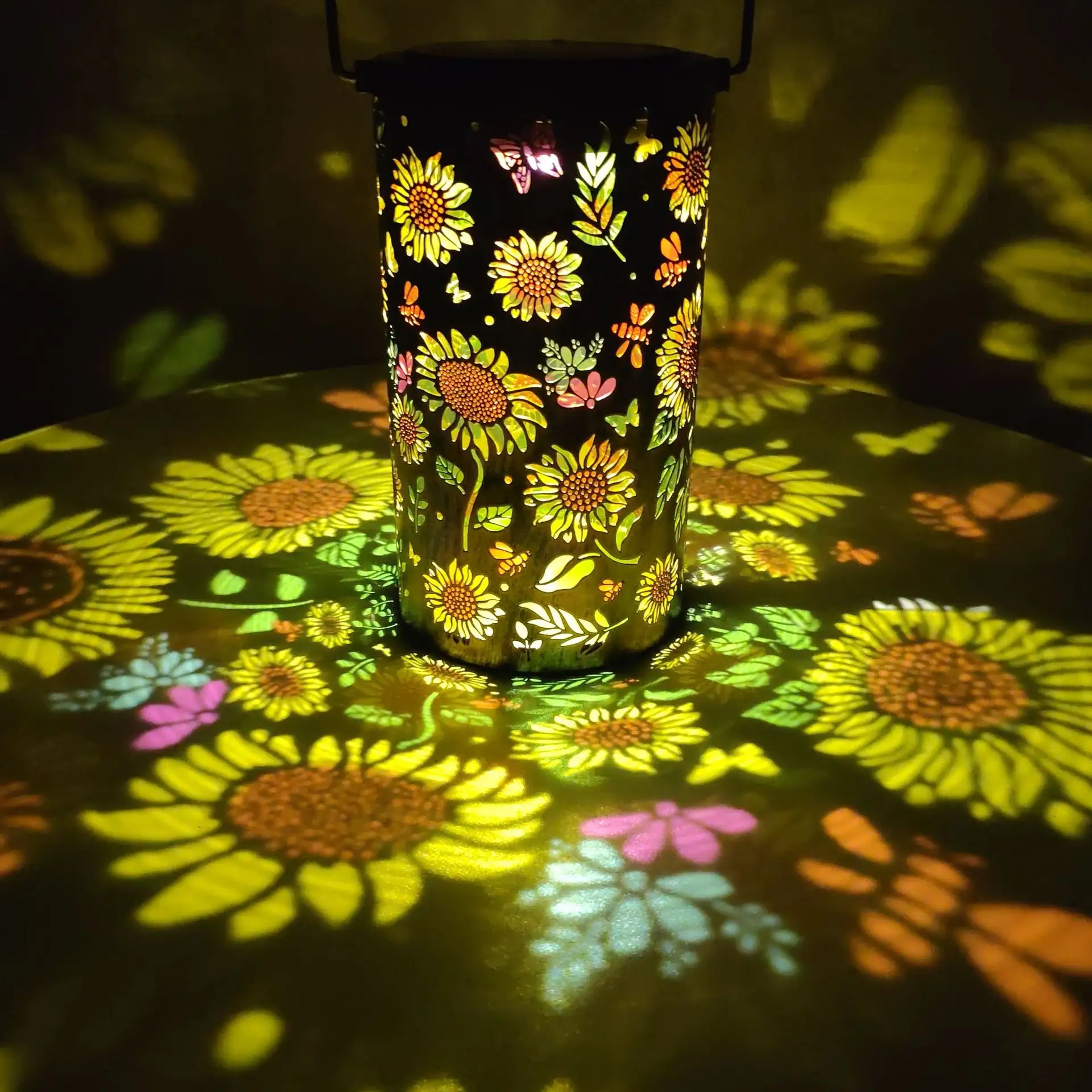 Solar-powered Outdoor Waterproof Courtyard Lamp