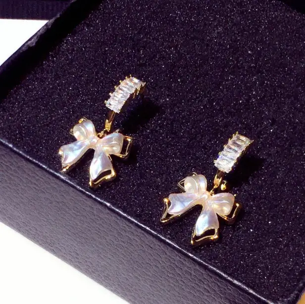 Fashion Inlaid Zirconium Temperamental Earrings Women