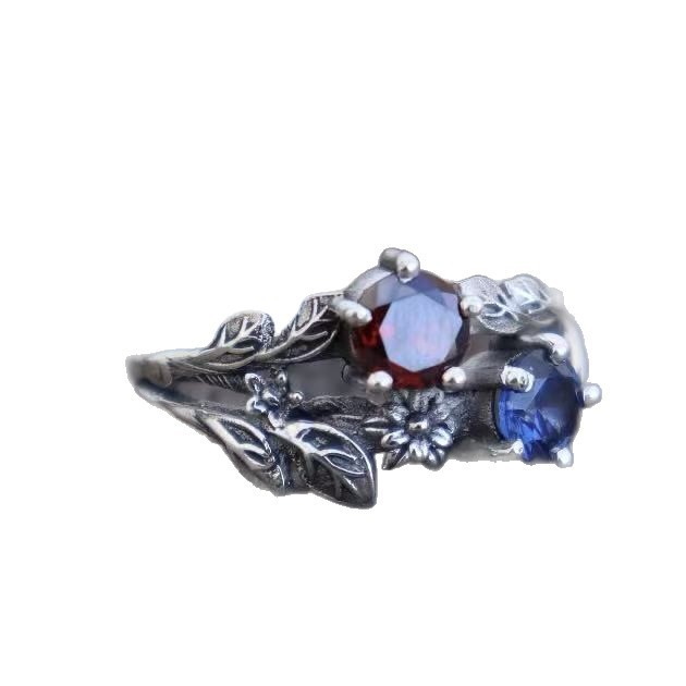 Womens Minimalist Stylish Ring Featuring A Small Flower And Leaf Design