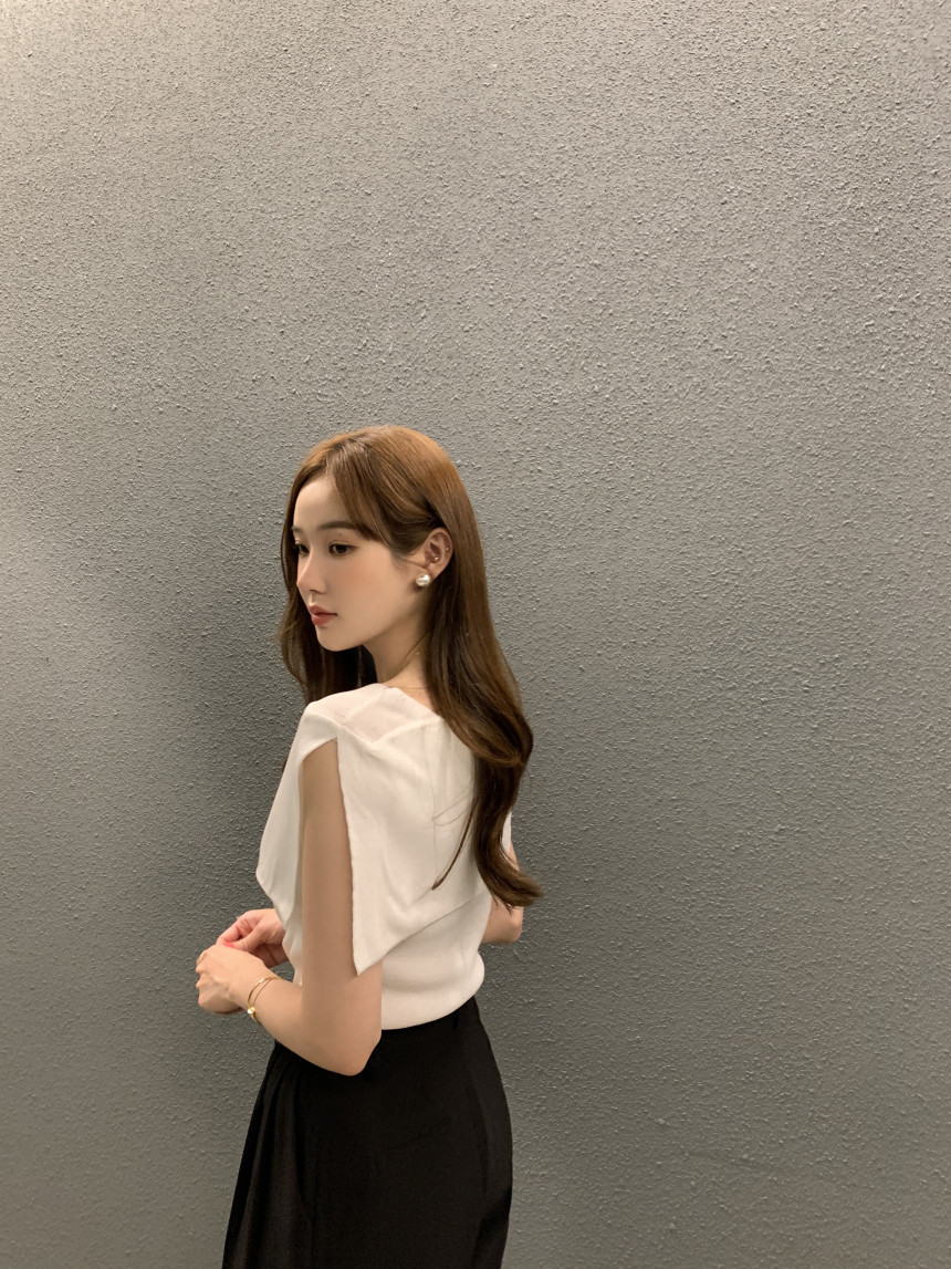 Striped Designer-Style Knitted Top With Side Slit Sleeveless 38 9466356c fd54 4f73 a8e8 67659901c3f5