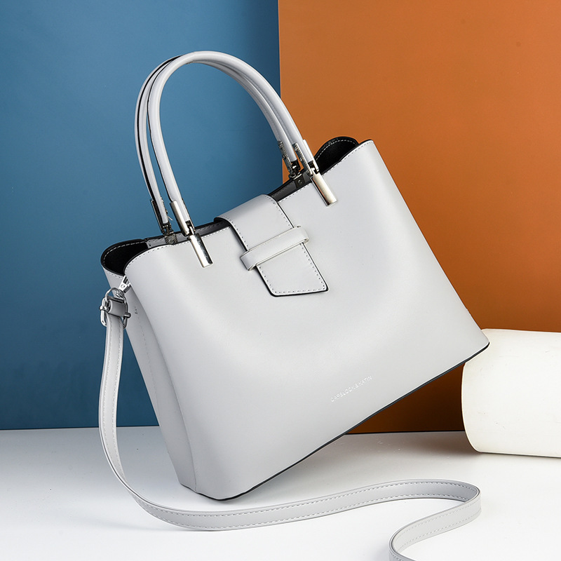 Business Style Minimalist Womens Handbag Glossy Finish Sophisticated And Ideal For Commuting
