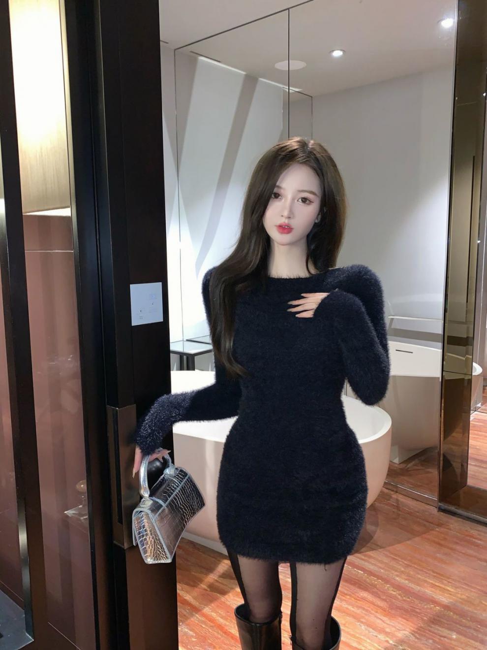 Women's Tight-fitting Cinched Long Sleeve Mink Fur Dress