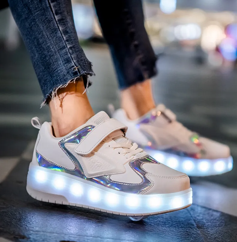 Title 27, Heelys esportivos ultraleves com LED e carregam...