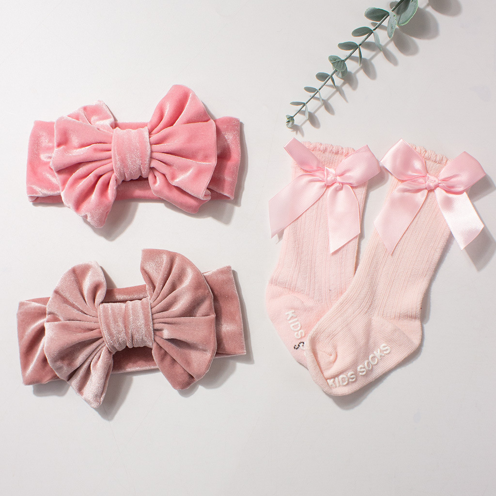 Velvet Baby Headband And Sock Set - imagen 1