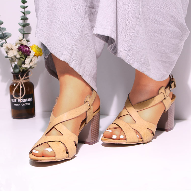 Round-toe Buckle Sandals With A Mid-height Heel, Available In Womens Plus Sizes