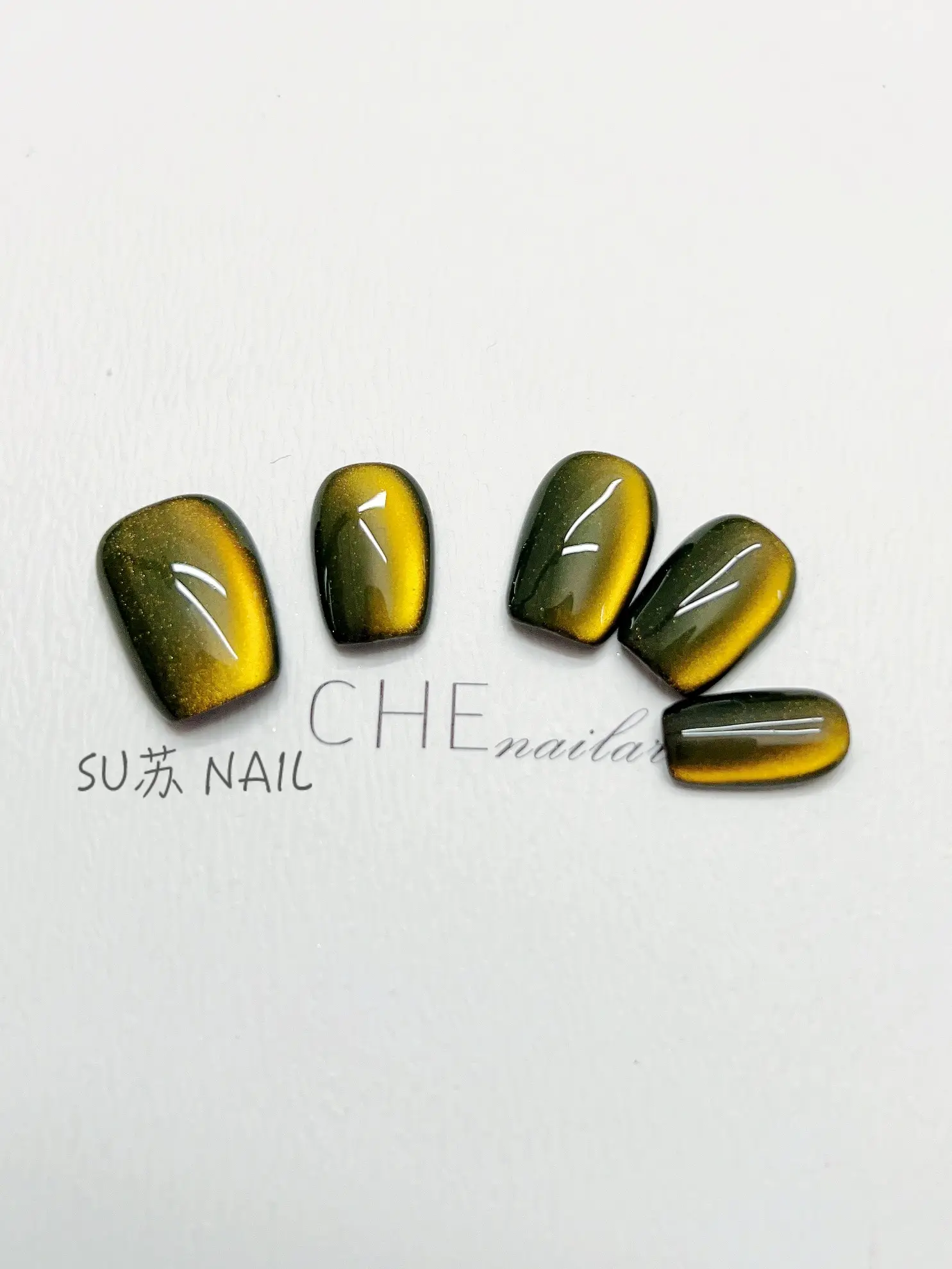 Dark Green Cat Eye Manicure Hand-worn Nail