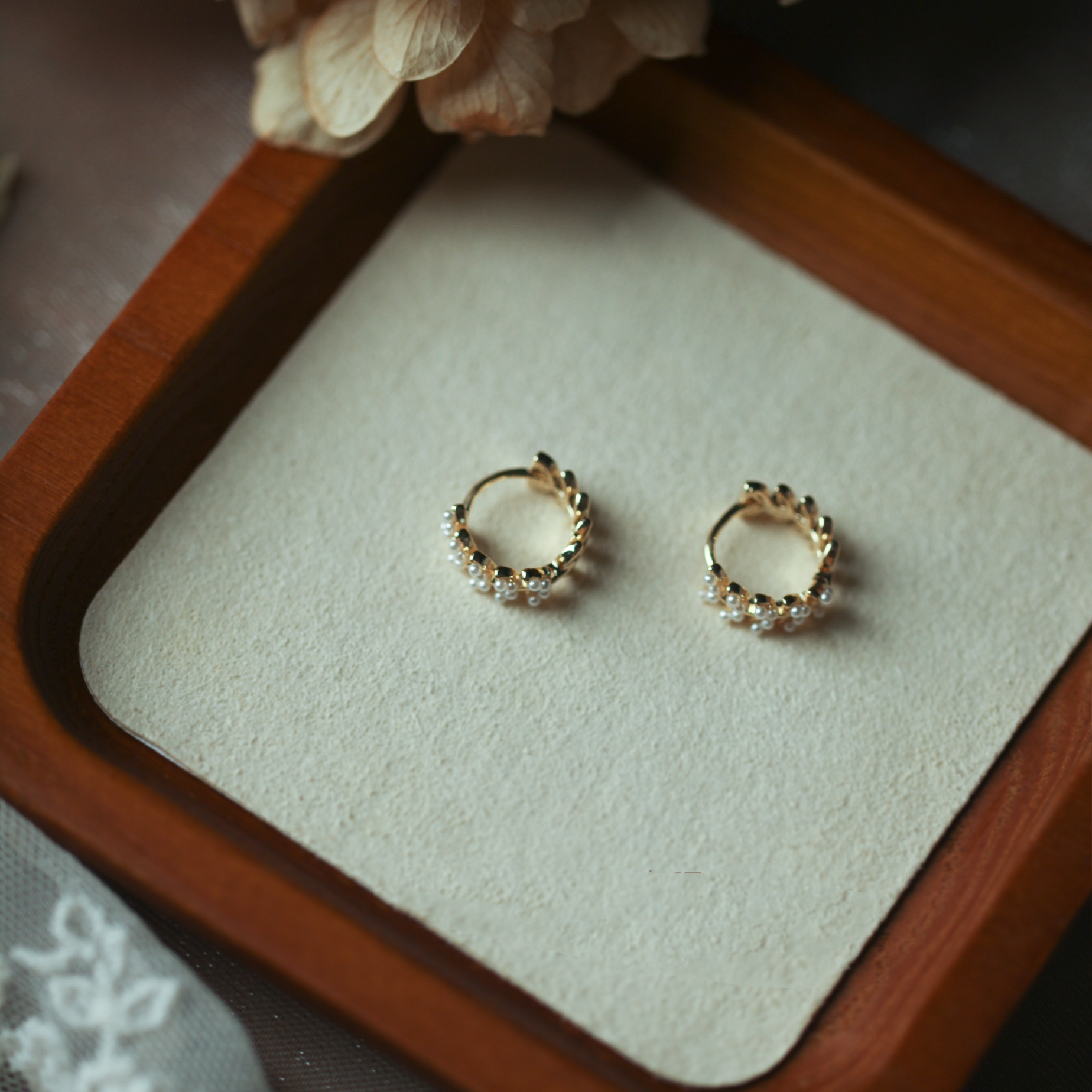 Small Leaves Pearl Ear Clip Refined Grace Japanese And Korean Earrings