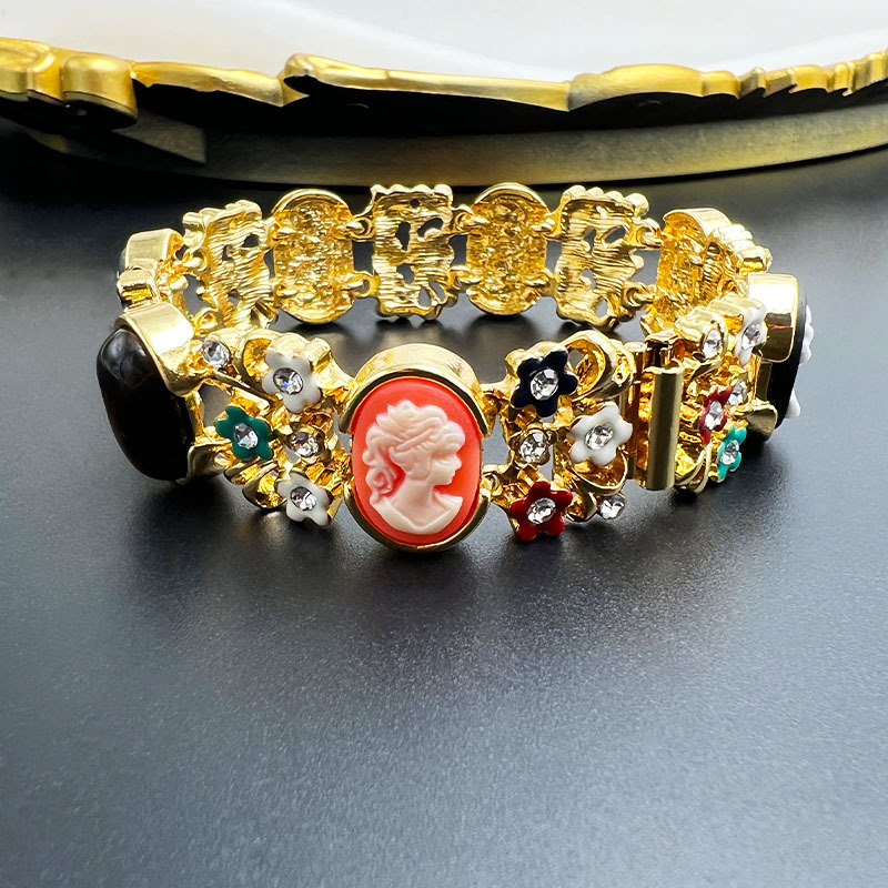 Vintage Camio Embossed Cat's Eye Gem Enamel Women's Bracelet