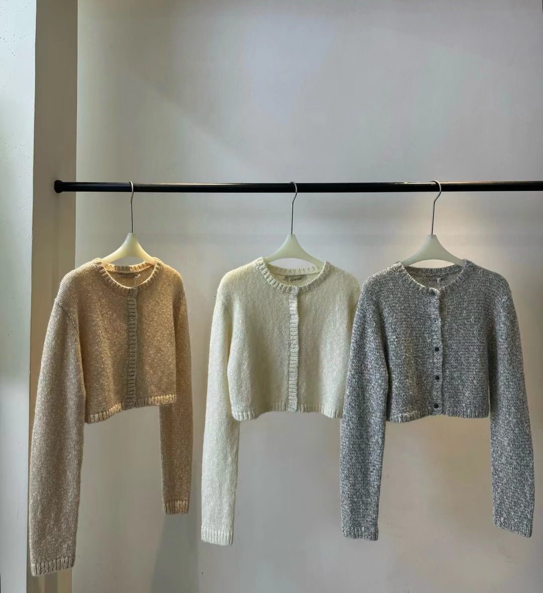 New Small Round Neck Wool Cotton Fancy Yarn Shell Button Knitted Cropped Cardigan