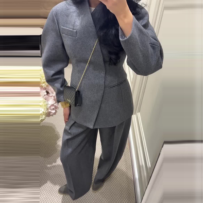 Stylish Two-Piece Set Minimalist Gray Fit-and-Flare Pants