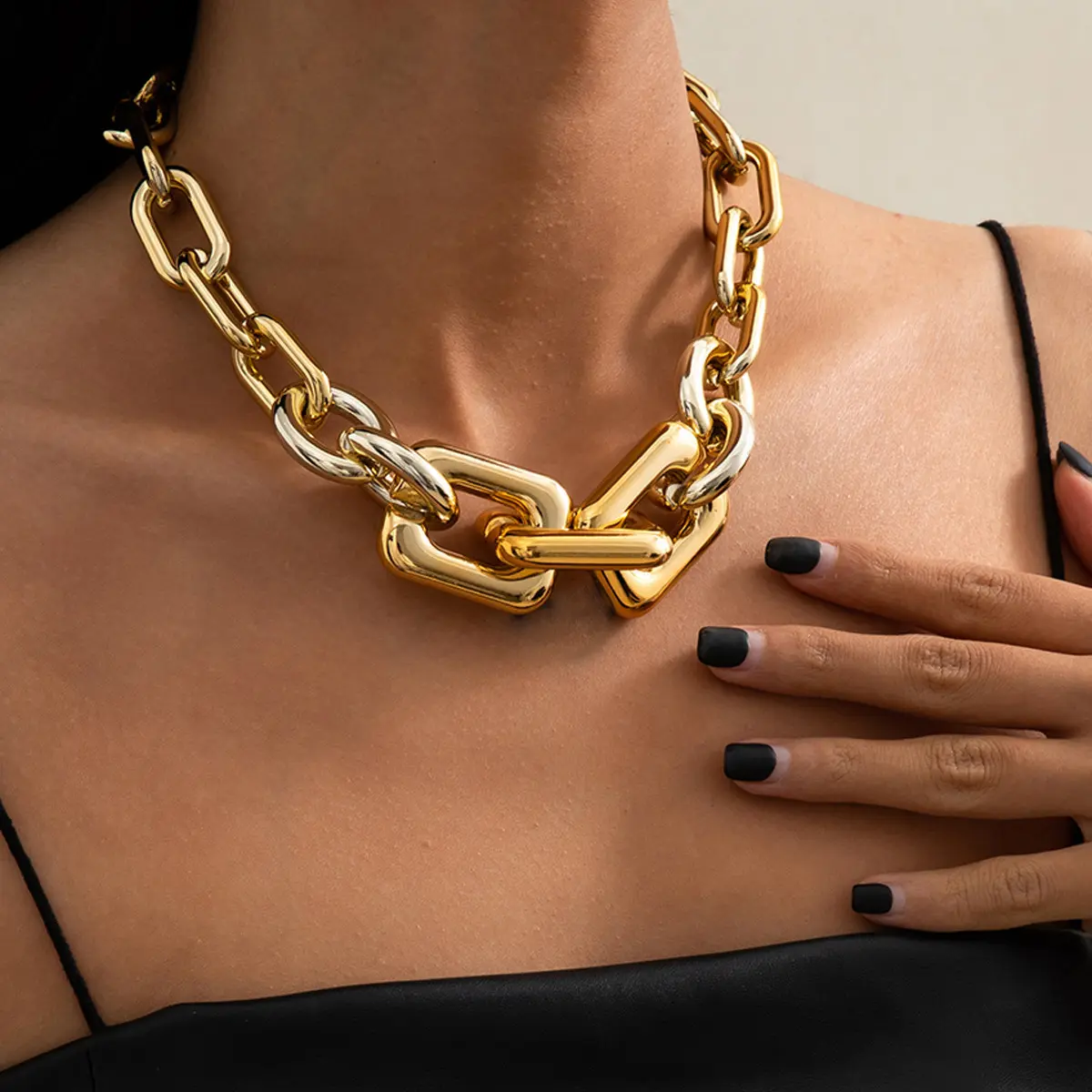 Retro Minimalist Metal-clasp Single-strand Necklace