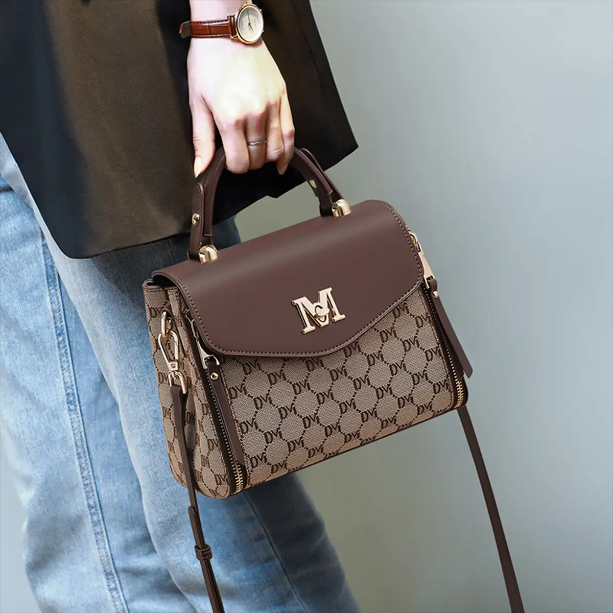 Trendy Crossbody Bag With A Premium Sophisticated Look