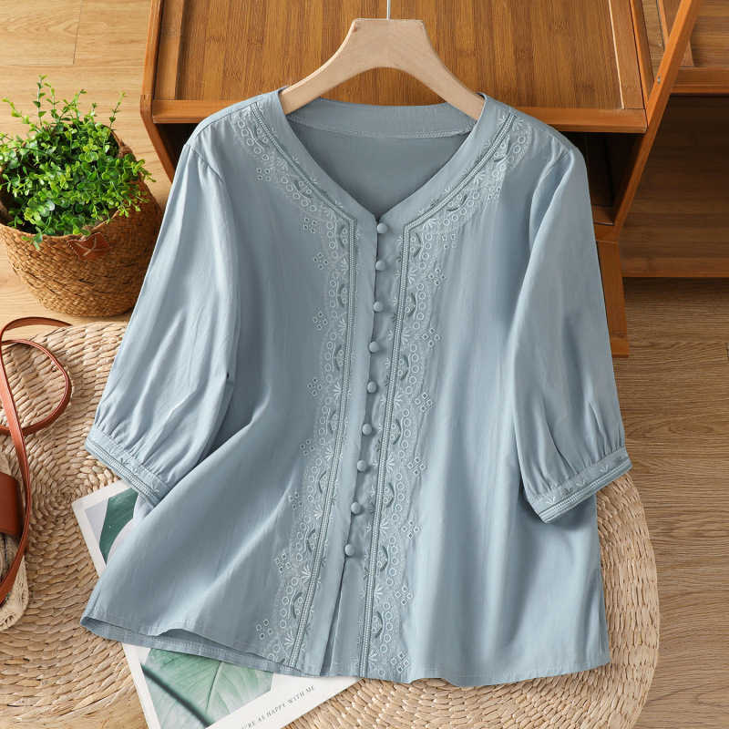 Solid-color Artistic Embroidered V-neck Short-sleeve Shirt