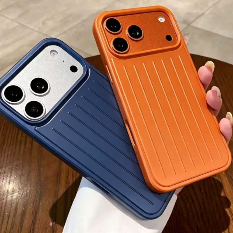 Funda para teléfono con rayas metálicas y agujeros grandes
