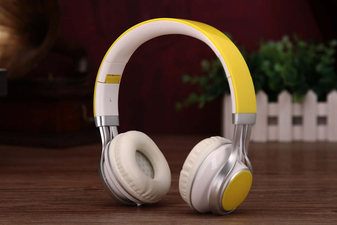 Head-mounted Computer Headset With Wire Control Mobile Phone Universal Heavy Bass Game Headset