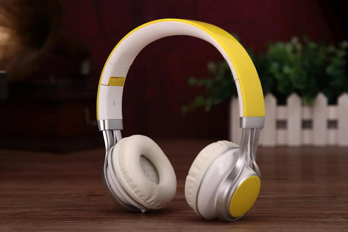 Head-mounted Computer Headset With Wire Control Mobile Phone Universal Heavy Bass Game Headset