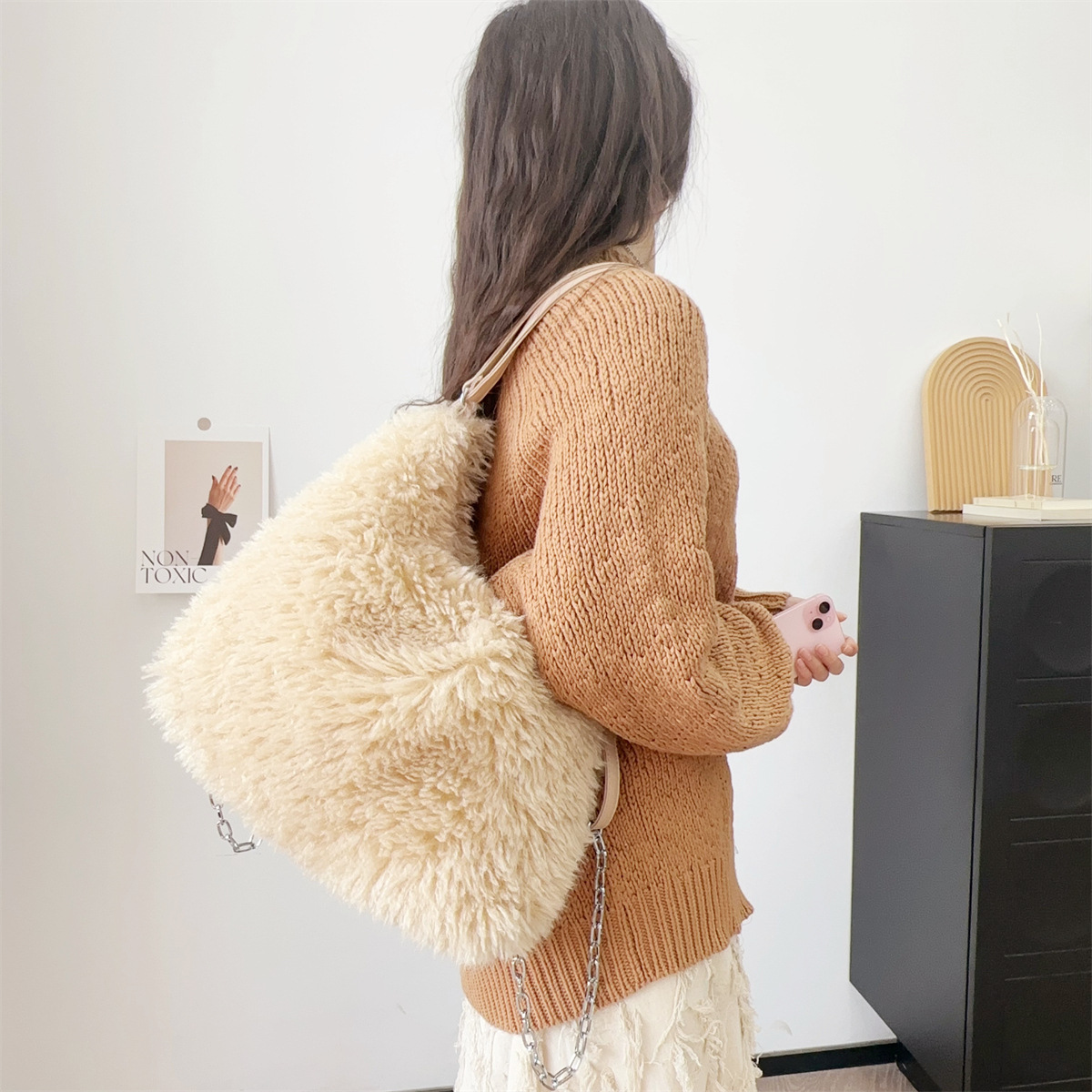 Cross-border European, American, Japanese, and Korean autumn and winter new plush handbag fuzzy lazy shoulder bag large capacity backpack