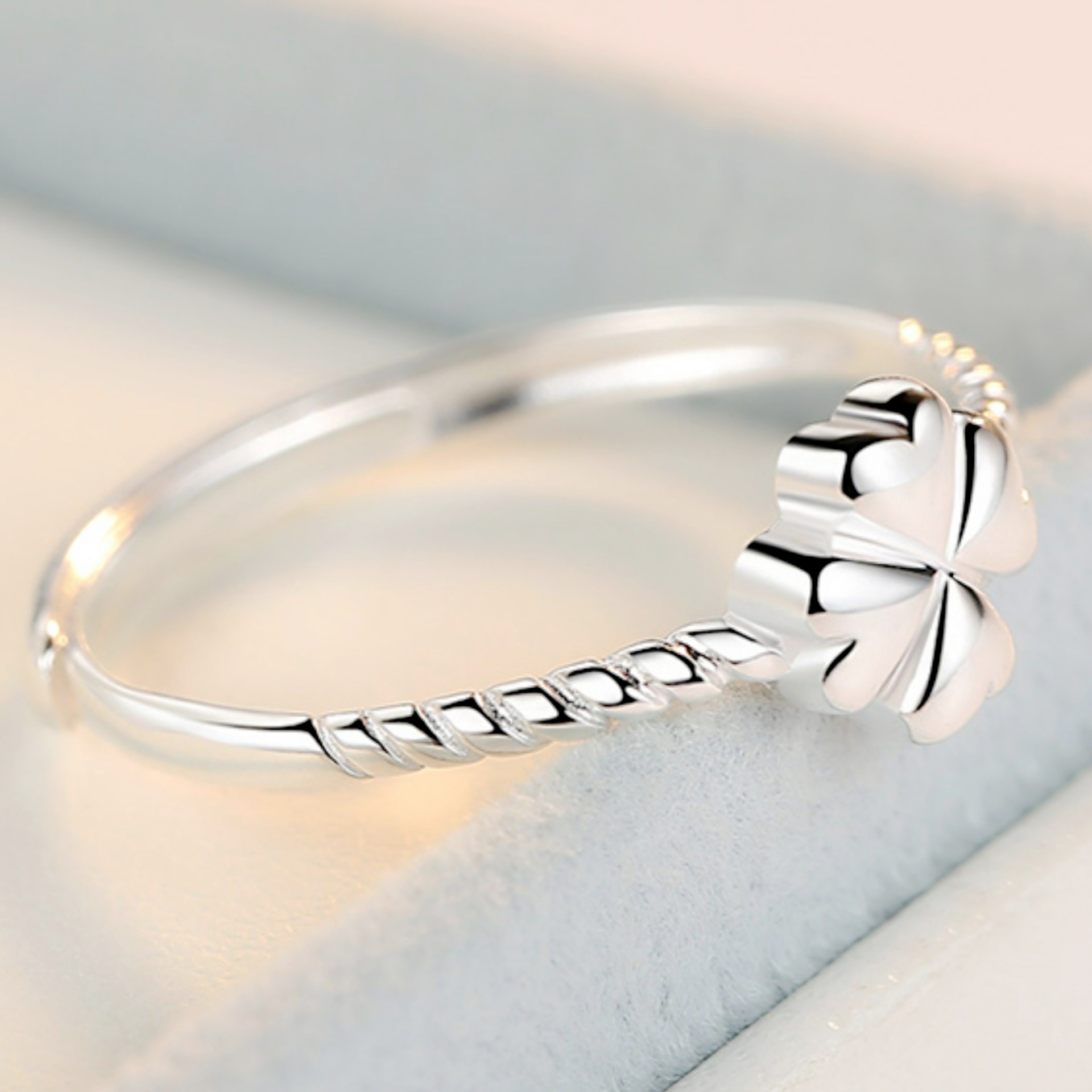 Stylish Opening Four-leaf Clover Special-interest Design Index Finger Ring