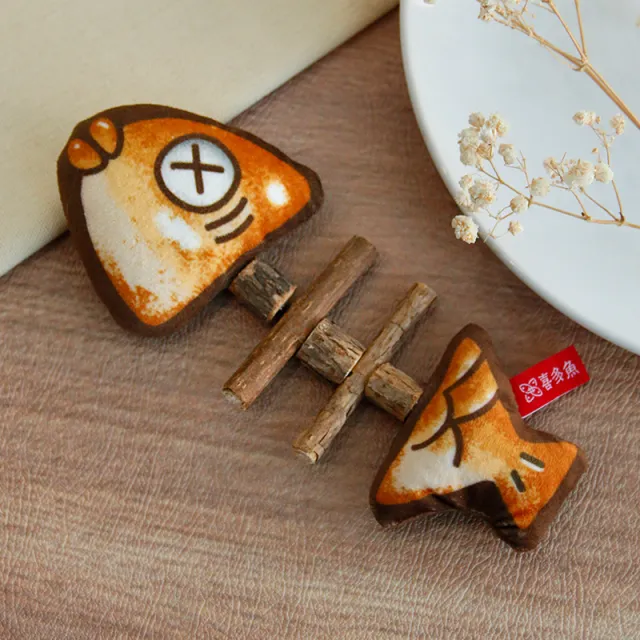 Cat Fishbone Wood Simulation Molar Toy Pet Products Grilled Fish Bone Toy - Shop at LoveMi