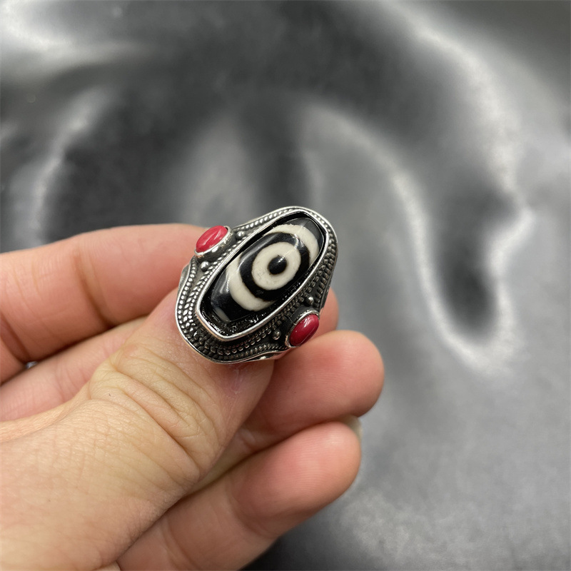 Tibetan Retro Tibetan Silver Inlaid Dzi Agate Ring