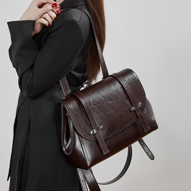Sac à dos en cuir de vachette pour femme de grande capacité avec finition huile-cire – Image 7