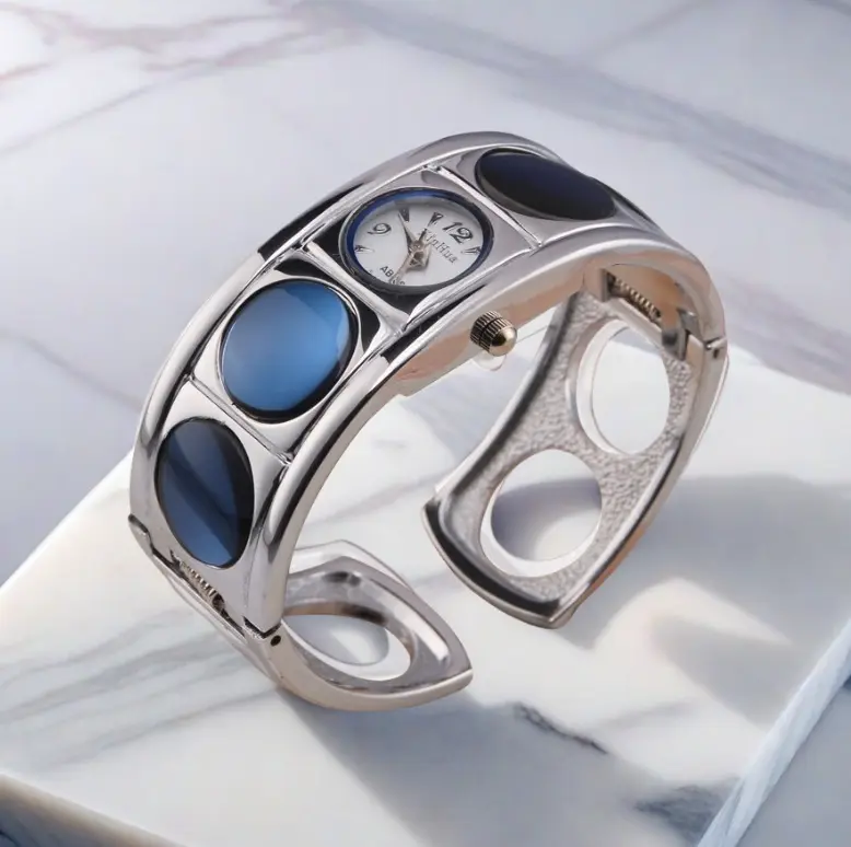 Glass-embedded Bracelet Women's Quartz Watch