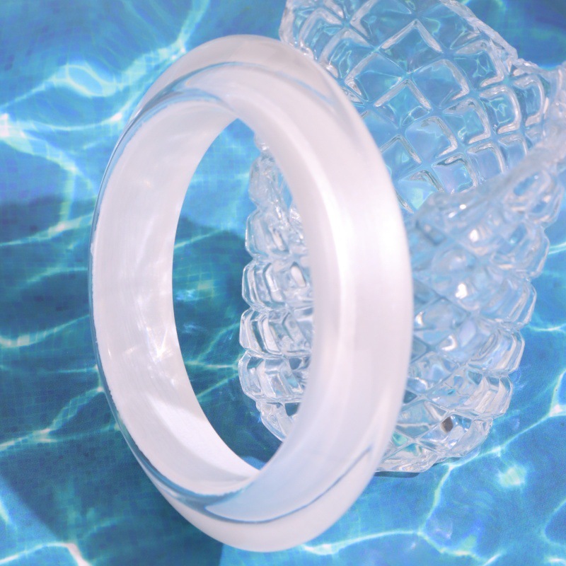 White Ripple-Effect Round Resin Bracelet