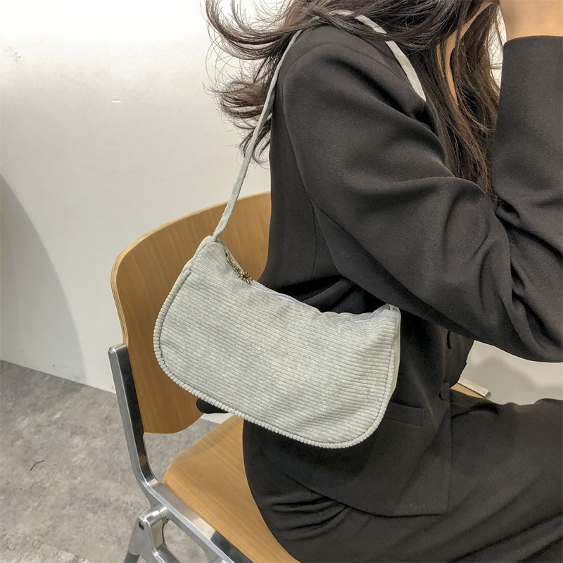 Title 12, Modische One-Shoulder-Achsel-Handtasche. Prakti...