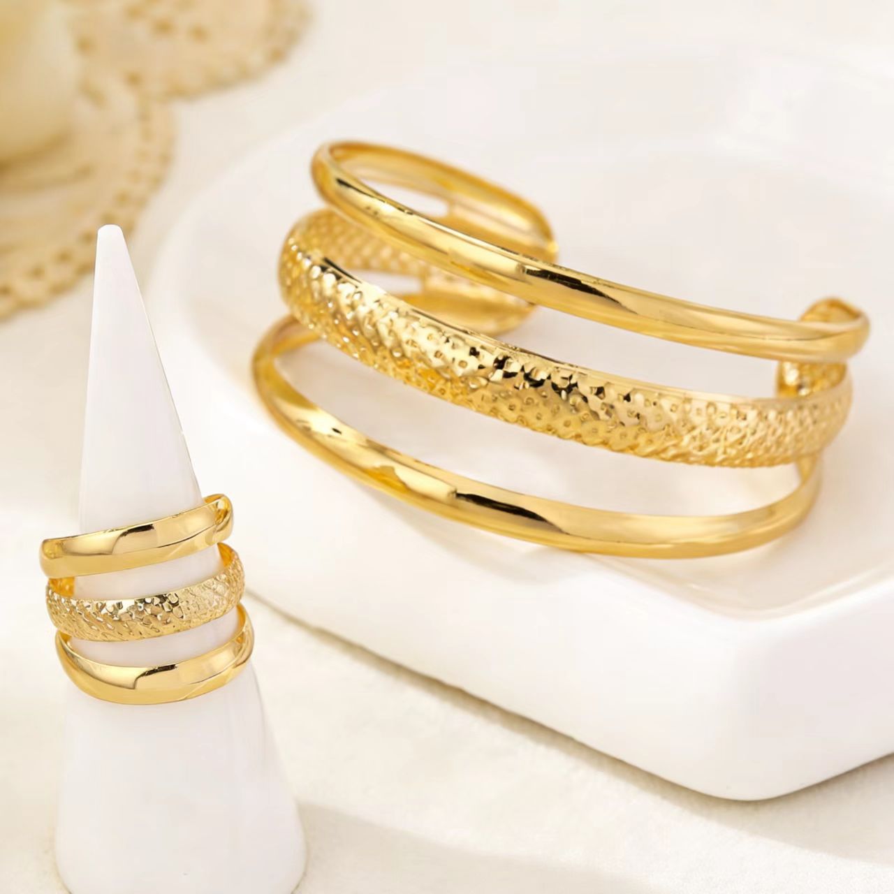 Metal Personalized Fashion Embossed Bracelet And Ring Set